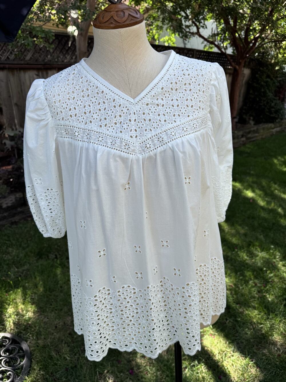 Industry Women's White Eyelet Blouse Large 100% Cotton V-Neck 3/4 Sleeve Relaxed